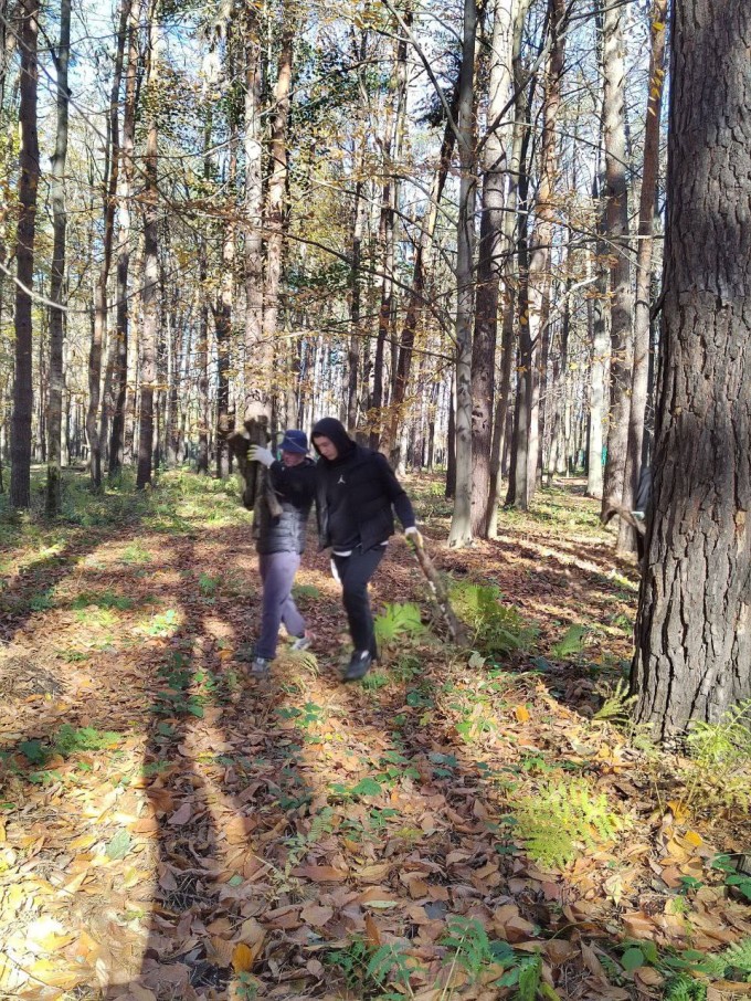 В парке «Дендрарий» прошел субботник