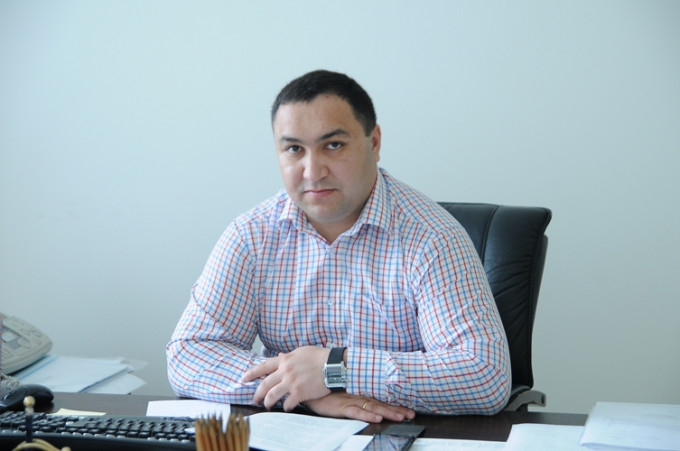 Поздравление врио начальника Управления образования г.Владикавказа Аслана Батырова с Днем учителя