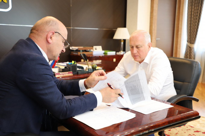 Вячеслав Мильдзихов встретился с врио Министра ЖКХ, топлива и энергетики Майраном Тамаевым