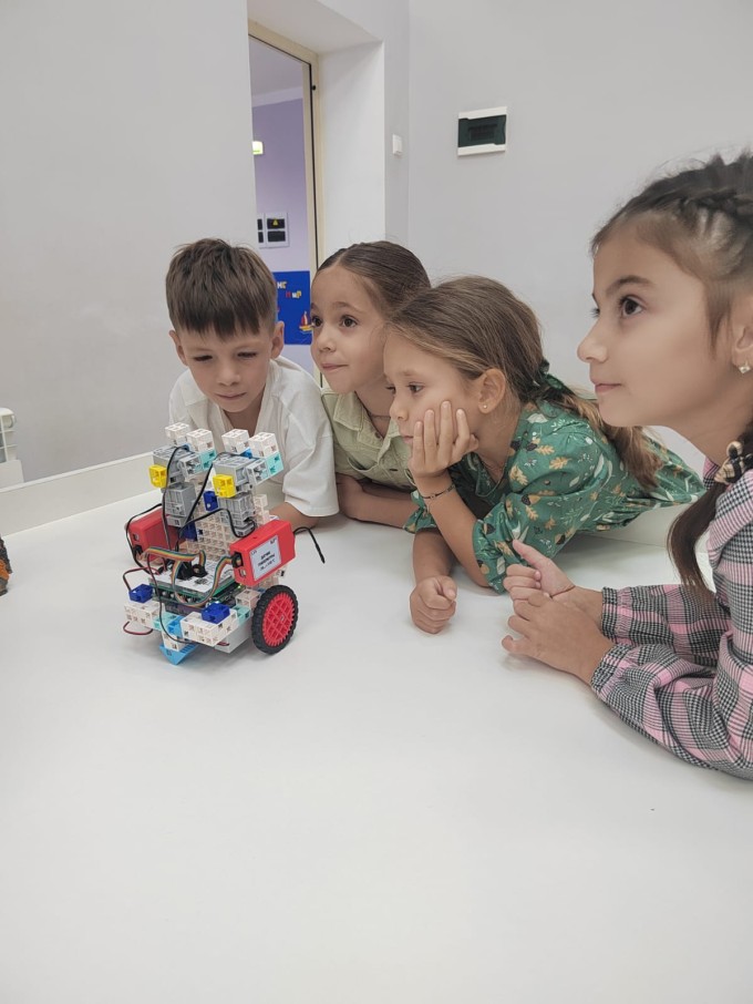 Владикавказский детский сад № 107 получил новых роботов