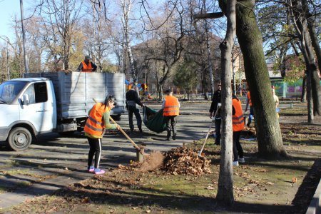 В парке имени В.А. Жуковского состоялся субботник