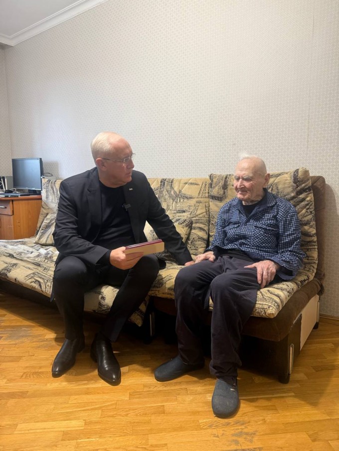Вячеслав Мильдзихов поздравил со 102-летием ветерана Великой Отечественной войны Павла Кабулова