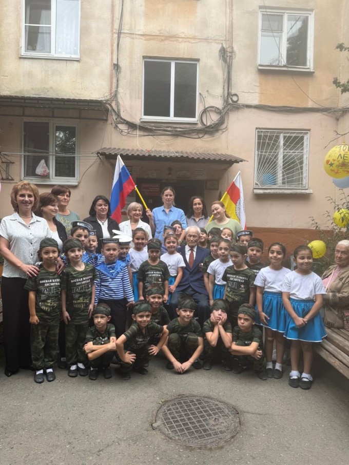 Ветерану Александру Варламову 100 лет!