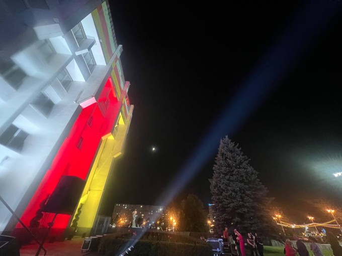 Владикавказ принял участие в акции «Лучи Победы»!