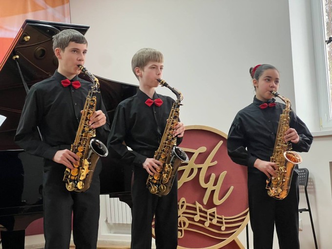 Сегодня в Детской музыкальной школе № 1 им. П. И. Чайковского состоялось торжественное открытие XXI Межрегионального конкурса юных музыкантов «Наши надежды». 