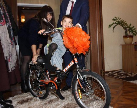 Юный спортсмен получил подарок  от главы АМС г. Владикавказа