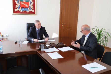 Борис Албегов провёл приём граждан в Левобережной префектуре