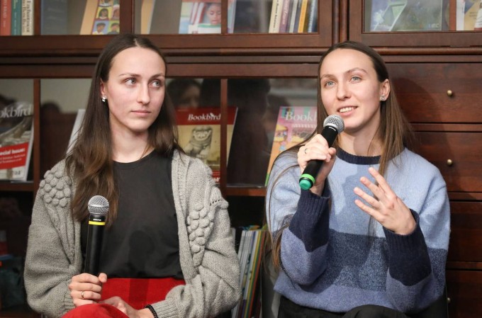 Сегодня, 2 июня в рамках форума «Креативные выходные» впервые во Владикавказе российские художницы-иллюстраторы, сестры-близнецы Анна и Варвара Кендель. 