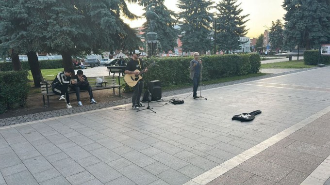 Сотрудники УКГХ продолжают плановые объезды города для выявления нарушений правил благоустройства и общественного порядка