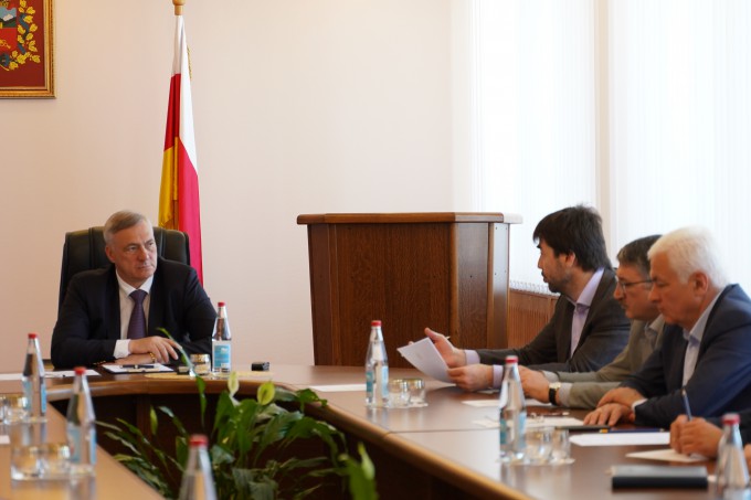 Борис Албегов: Всем нам необходимо рассмотреть работников «Электроцинка», как возможность, которую мы можем открыть, приняв их в штат