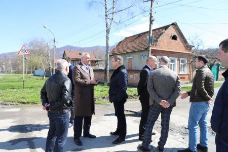 Борис Албегов провёл выездное совещание в п.Южный