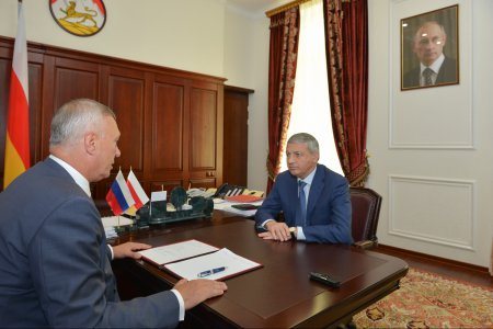 Медведев передал Албегову благодарность за чистоту во Владикавказе