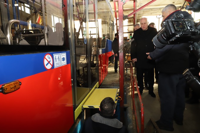 Вячеслав Мильдзихов посетил пункт технического обслуживания МУП "Владтравмвай