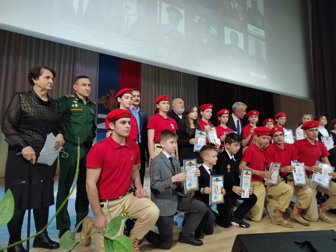 Владикавказским школьникам вручили награды «Юный защитник Отечества».